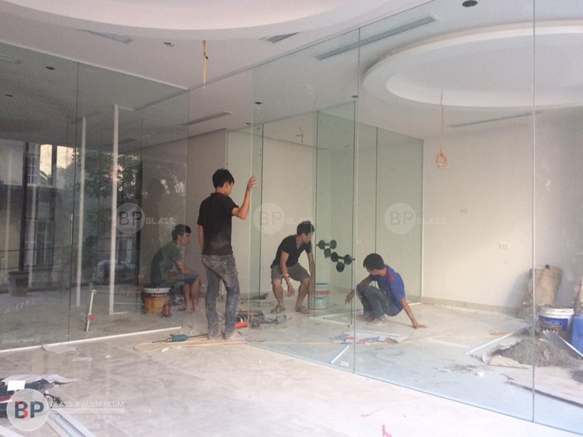 Thi công vách kính cường lực nhà anh Ngọc 30 Triệu Việt Vương buiphat.vn 